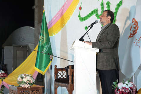 تصاویر/ تجلیل از مادران و پدران پرستار دارای فرزند معلول در حرم حضرت علی بن جعفر(ع)