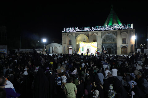 تصاویر/ تجلیل از مادران و پدران پرستار دارای فرزند معلول در حرم حضرت علی بن جعفر(ع)