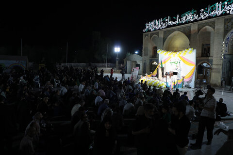 تصاویر/ تجلیل از مادران و پدران پرستار دارای فرزند معلول در حرم حضرت علی بن جعفر(ع)