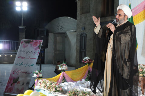 تصاویر/ تجلیل از مادران و پدران پرستار دارای فرزند معلول در حرم حضرت علی بن جعفر(ع)