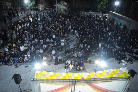 تصاویر/ تجلیل از مادران و پدران پرستار دارای فرزند معلول در حرم حضرت علی بن جعفر(ع)