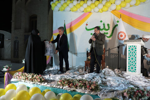 تصاویر/ تجلیل از مادران و پدران پرستار دارای فرزند معلول در حرم حضرت علی بن جعفر(ع)