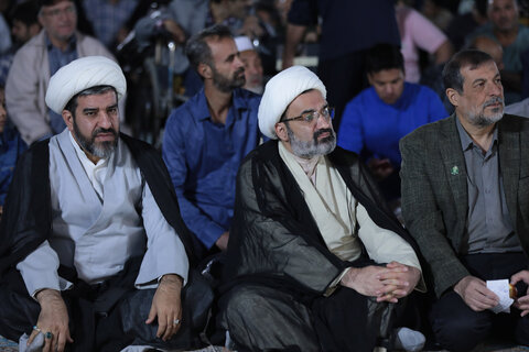 تصاویر/ تجلیل از مادران و پدران پرستار دارای فرزند معلول در حرم حضرت علی بن جعفر(ع)