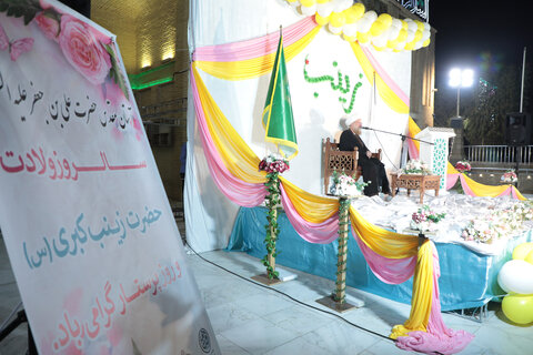 تصاویر/ تجلیل از مادران و پدران پرستار دارای فرزند معلول در حرم حضرت علی بن جعفر(ع)