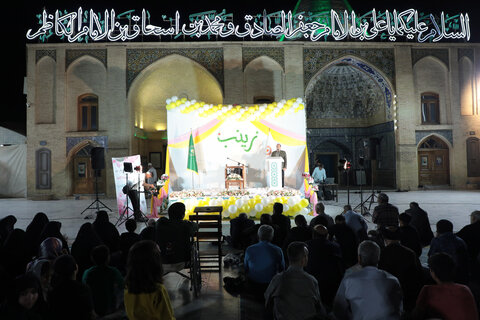 تصاویر/ تجلیل از مادران و پدران پرستار دارای فرزند معلول در حرم حضرت علی بن جعفر(ع)