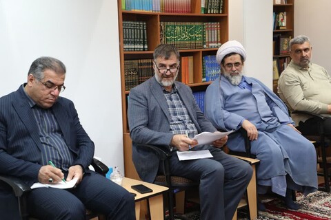 تصاویر/ جلسه هیئت امنای ستاد بازسازی عتبات عالیات استان با نماینده ولی‌فقیه در استان سمنان
