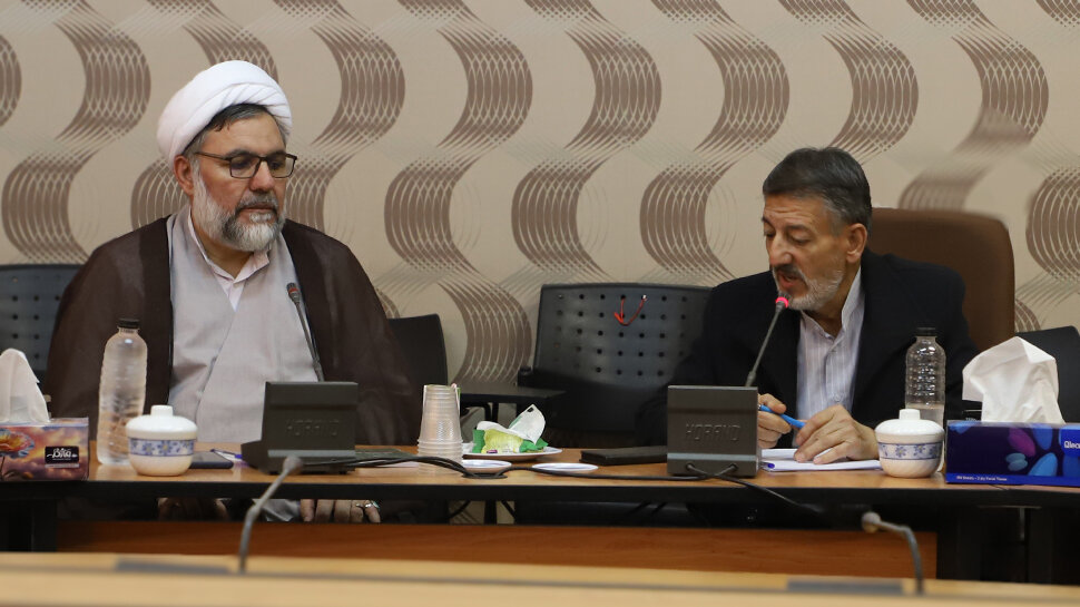 حضور پر رنگ روحانیت در دفاع مقدس برای نسل جوان تبیین شود