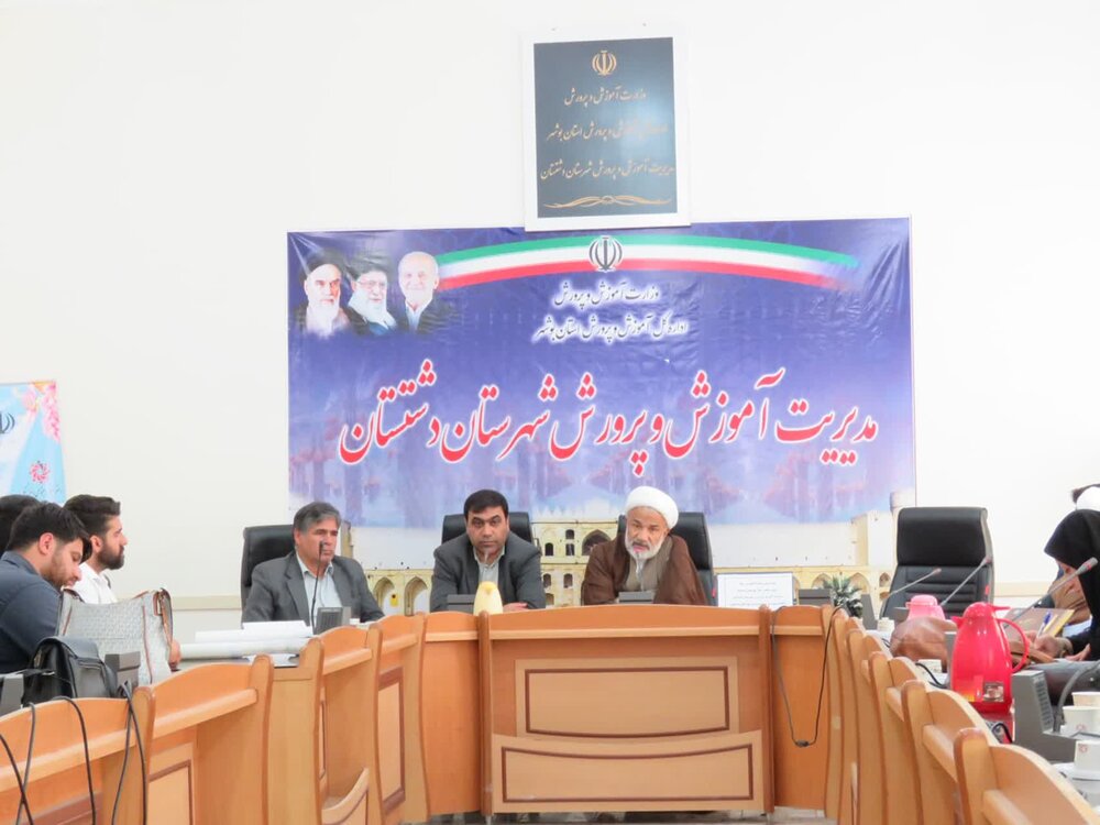 تقویت ایمان و نماز در جوانان، اصلی‌ترین عامل تضمین آینده روشن جامعه است