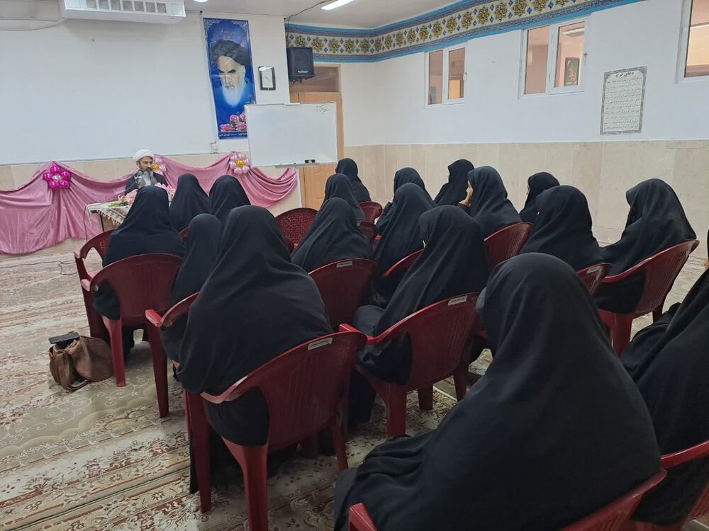 جلسه اخلاق ویژه ولادت حضرت زینب(س) در مدرسه علمیه فاطمه‌الزهرا(س) نائین برگزار شد