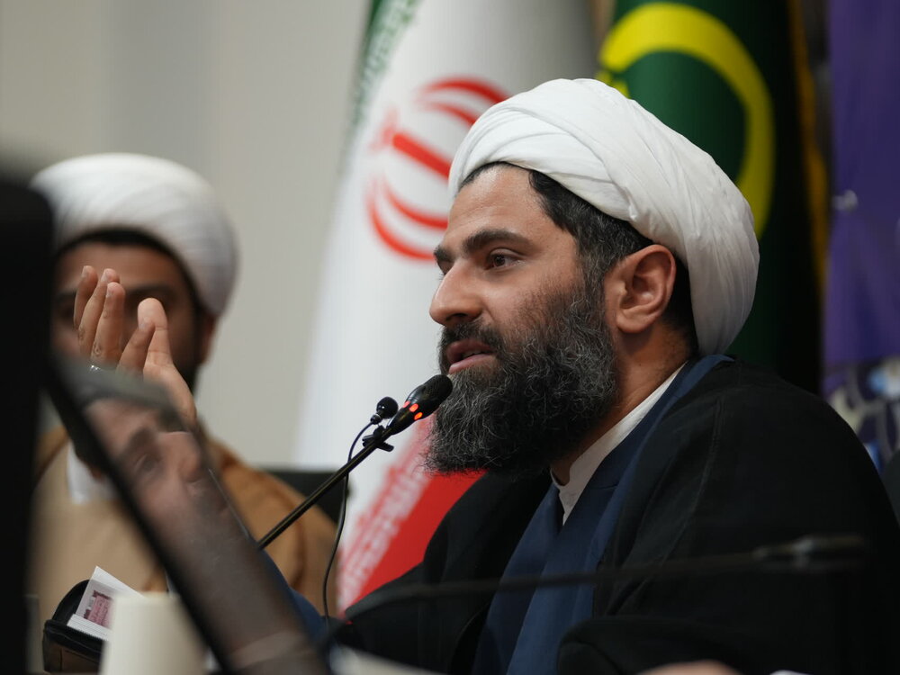 &nbsp;ائمه جمعه هدایتگر جامعه در مسیر قرآن کریم هستند