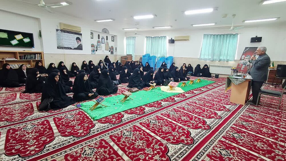 انس با قرآن، عامل تعالی خانواده و کاهش آسیب‌های اجتماعی است