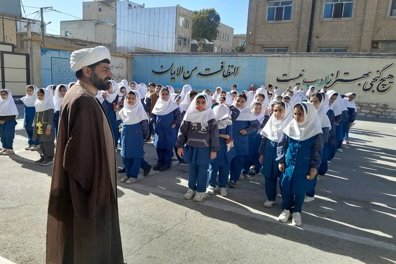 حضرت زینب(س) نماد تربیت اصیل اسلامی است+عکس