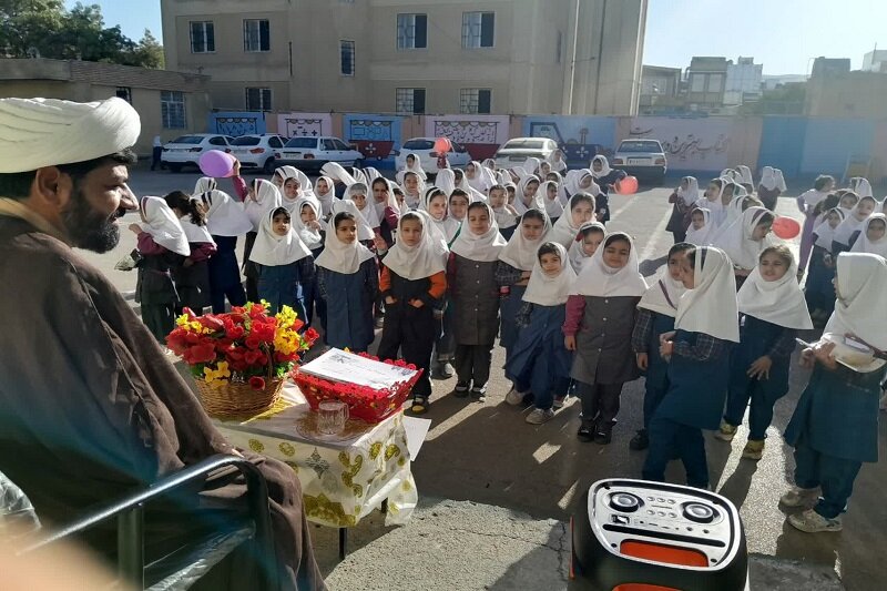 حضرت زینب(س) نماد تربیت اصیل اسلامی است+عکس