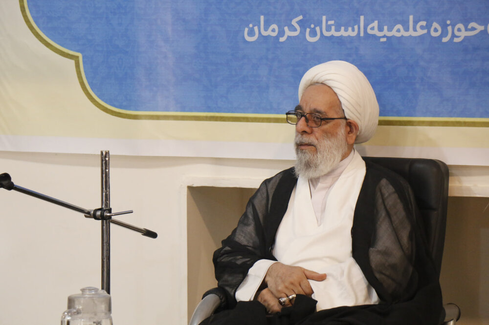 تصاویر/ نشست مسئولان حوزه علمیه کرمان با حضور قائم مقام مدیر حوزه‌های علمیه در امور استانها