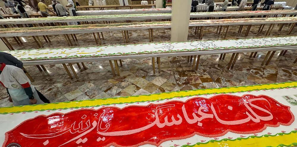 قم میں یوم ولادت حضرت زینبؑ کی خوشی میں ۶۰۰ میٹر لمبا کیک، ۲۵ ہزار زائرین میں تقسیم