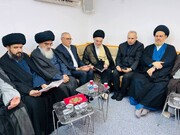 नजफ़ अशरफ़ में आयतुल्लाहिल उज़्मा शेख़ बशीर हुसैन नजफ़ी के बड़े भाई की याद में मजलिसे तरहीम आयोजित की गई