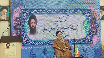 تجلیل از علما، نیاز امروز جامعه برای تداوم راه آنان است