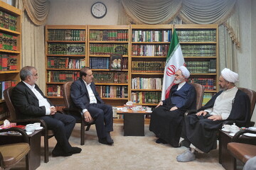 تصاویر/ دیدار نماینده ولی‌فقیه و استاندار ایلام با آیت الله اعرافی