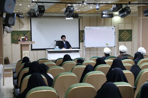 برگزاری درس اخلاق ویژه همسران طلاب یزد