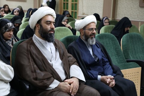 تصاویر/ برگزاری درس اخلاق ویژه همسران طلاب با سخنرانی آیت الله سید محمد حسین حائری‌زاده