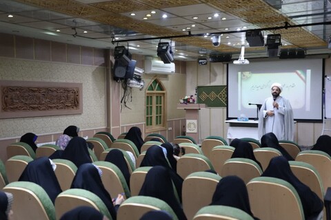 برگزاری درس اخلاق ویژه همسران طلاب یزد
