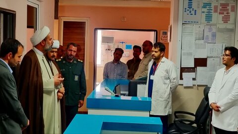 تصاویر/ تقدیر از کادر درمان شهر رابر توسط امام جمعه