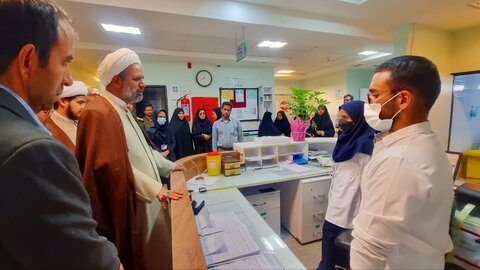 تصاویر/ تقدیر از کادر درمان شهر رابر توسط امام جمعه