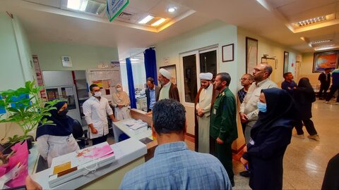 تصاویر/ تقدیر از کادر درمان شهر رابر توسط امام جمعه