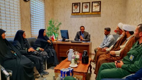 تصاویر/ تقدیر از کادر درمان شهر رابر توسط امام جمعه