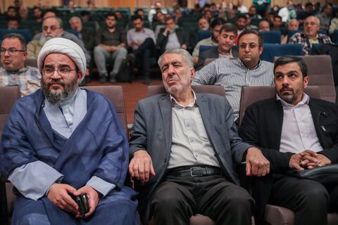 تصاویر/  آیین رونمایی از کتاب «من از کودکی...»