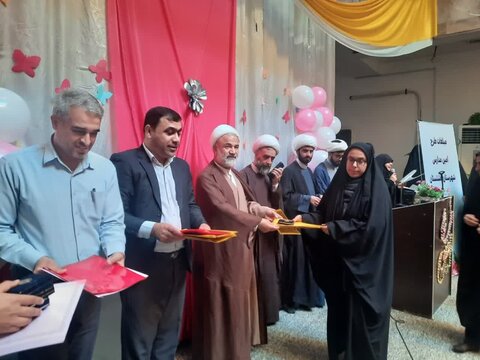 تصاویر/ همایش مشترک مدیران مدارس و مبلغان خواهر طرح امین در برازجان