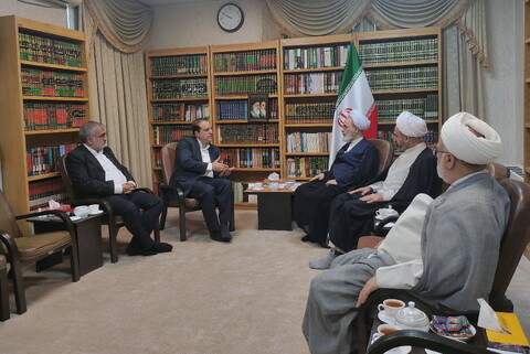 تصاویر/ دیدار نماینده ولی‌فقیه و استاندار ایلام با ایت الله اعرافی