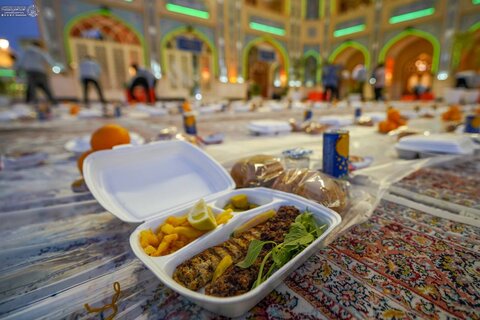 إقامة سفرة مباركة في صحن السيدة فاطمة (ع) بالعتبة العلوية احتفاء بمولد السيدة زينب (ع)