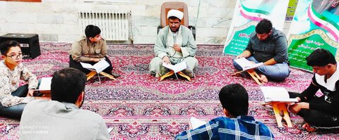 محفل هفتگی انس با قرآن در مدرسه علمیه حضرت ولی‌عصر(عج) انار
