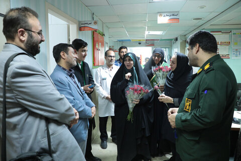 به مناسبت میلاد حضرت زینب(س):تجلیل از پرستاران بیمارستان حضرت معصومه(س)با حضور خادمان حرم مطهر حضرت موسی مبرقع(ع)