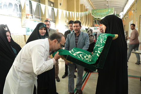 به مناسبت میلاد حضرت زینب(س):تجلیل از پرستاران بیمارستان حضرت معصومه(س)با حضور خادمان حرم مطهر حضرت موسی مبرقع(ع)