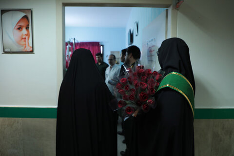 به مناسبت میلاد حضرت زینب(س):تجلیل از پرستاران بیمارستان حضرت معصومه(س)با حضور خادمان حرم مطهر حضرت موسی مبرقع(ع)