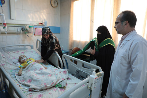 به مناسبت میلاد حضرت زینب(س):تجلیل از پرستاران بیمارستان حضرت معصومه(س)با حضور خادمان حرم مطهر حضرت موسی مبرقع(ع)