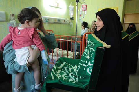 به مناسبت میلاد حضرت زینب(س):تجلیل از پرستاران بیمارستان حضرت معصومه(س)با حضور خادمان حرم مطهر حضرت موسی مبرقع(ع)