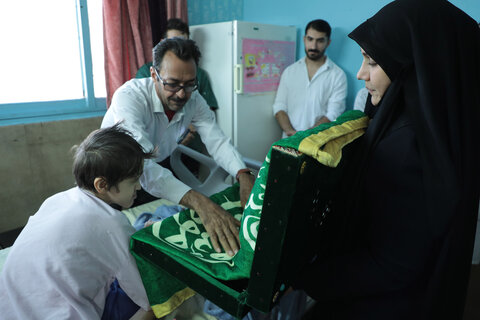 به مناسبت میلاد حضرت زینب(س):تجلیل از پرستاران بیمارستان حضرت معصومه(س)با حضور خادمان حرم مطهر حضرت موسی مبرقع(ع)