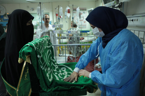 به مناسبت میلاد حضرت زینب(س):تجلیل از پرستاران بیمارستان حضرت معصومه(س)با حضور خادمان حرم مطهر حضرت موسی مبرقع(ع)