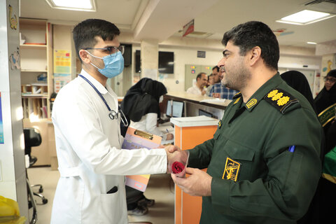 به مناسبت میلاد حضرت زینب(س):تجلیل از پرستاران بیمارستان حضرت معصومه(س)با حضور خادمان حرم مطهر حضرت موسی مبرقع(ع)