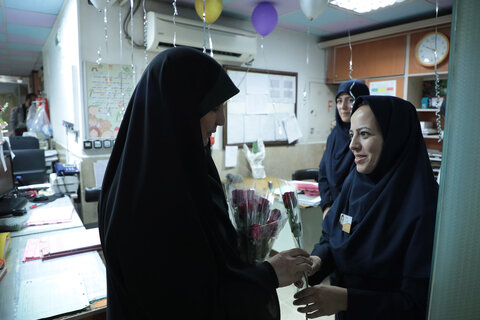 به مناسبت میلاد حضرت زینب(س):تجلیل از پرستاران بیمارستان حضرت معصومه(س)با حضور خادمان حرم مطهر حضرت موسی مبرقع(ع)