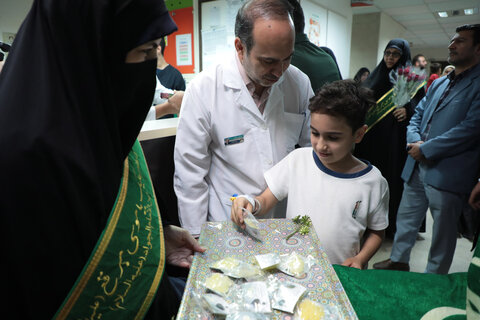 به مناسبت میلاد حضرت زینب(س):تجلیل از پرستاران بیمارستان حضرت معصومه(س)با حضور خادمان حرم مطهر حضرت موسی مبرقع(ع)