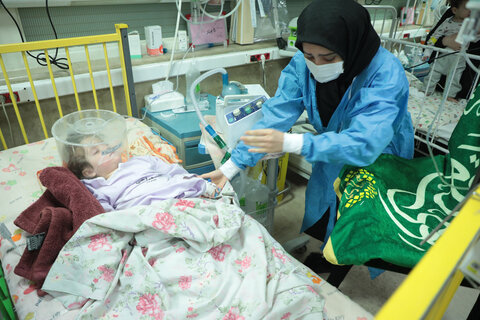 به مناسبت میلاد حضرت زینب(س):تجلیل از پرستاران بیمارستان حضرت معصومه(س)با حضور خادمان حرم مطهر حضرت موسی مبرقع(ع)