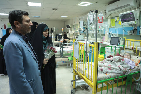 به مناسبت میلاد حضرت زینب(س):تجلیل از پرستاران بیمارستان حضرت معصومه(س)با حضور خادمان حرم مطهر حضرت موسی مبرقع(ع)