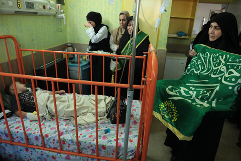 به مناسبت میلاد حضرت زینب(س):تجلیل از پرستاران بیمارستان حضرت معصومه(س)با حضور خادمان حرم مطهر حضرت موسی مبرقع(ع)