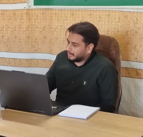 تصاویر/ جلسه دفاعیه تحقیق پایانی طلبه مدرسه علمیه آیت‌الله مدنی کاشانی(ره)