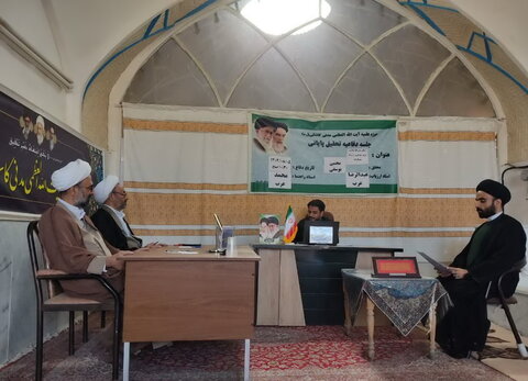 تصاویر/ جلسه دفاعیه تحقیق پایانی طلبه مدرسه علمیه آیت‌الله مدنی کاشانی(ره)