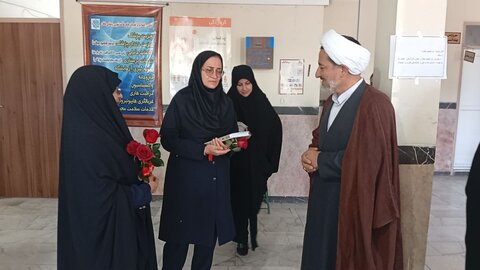 تصاویر/ تقدیر از پرستاران ماهان با حضور امام جمعه و مسئولین مدرسه علمیه الزهرا(س)